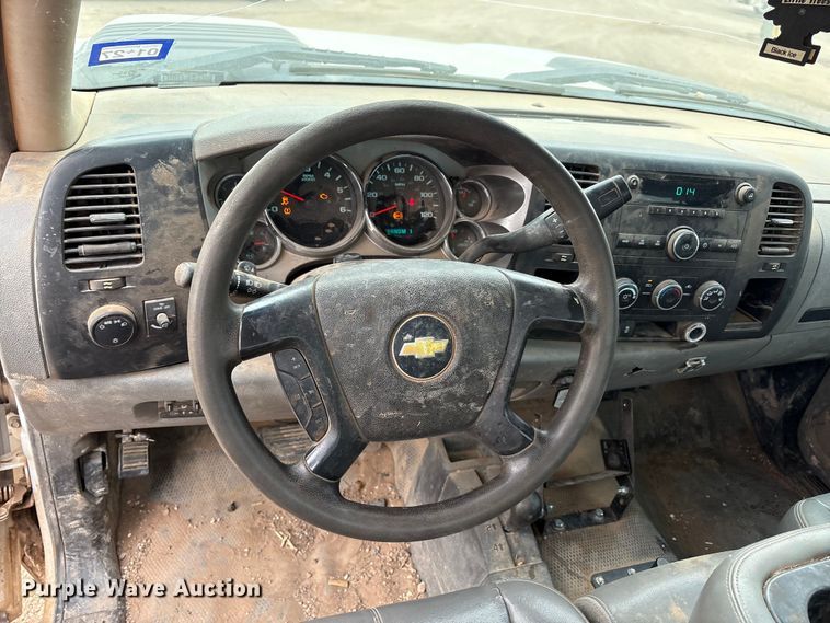 image for item EU4801 2013 Chevrolet Silverado 2500HD utility bed pickup truck