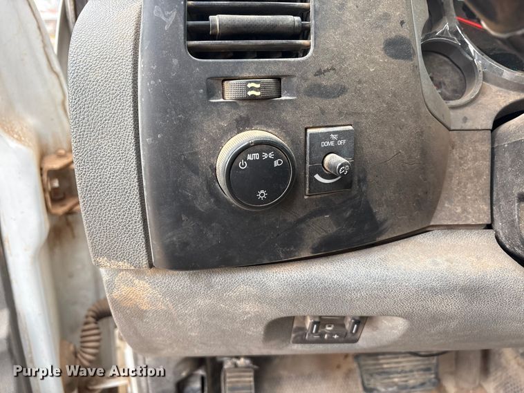 image for item EU4801 2013 Chevrolet Silverado 2500HD utility bed pickup truck