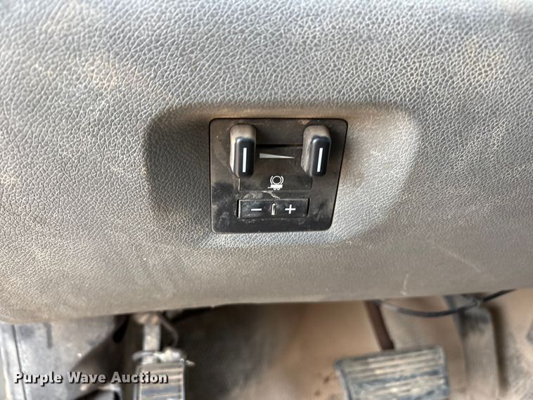 image for item EU4801 2013 Chevrolet Silverado 2500HD utility bed pickup truck