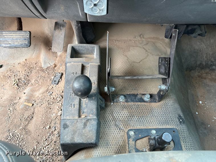 image for item EU4801 2013 Chevrolet Silverado 2500HD utility bed pickup truck