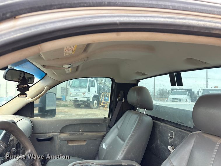 image for item EU4801 2013 Chevrolet Silverado 2500HD utility bed pickup truck