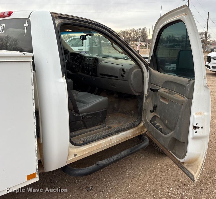 image for item EU4801 2013 Chevrolet Silverado 2500HD utility bed pickup truck