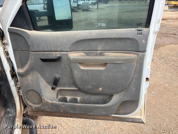 image for item EU4801 2013 Chevrolet Silverado 2500HD utility bed pickup truck