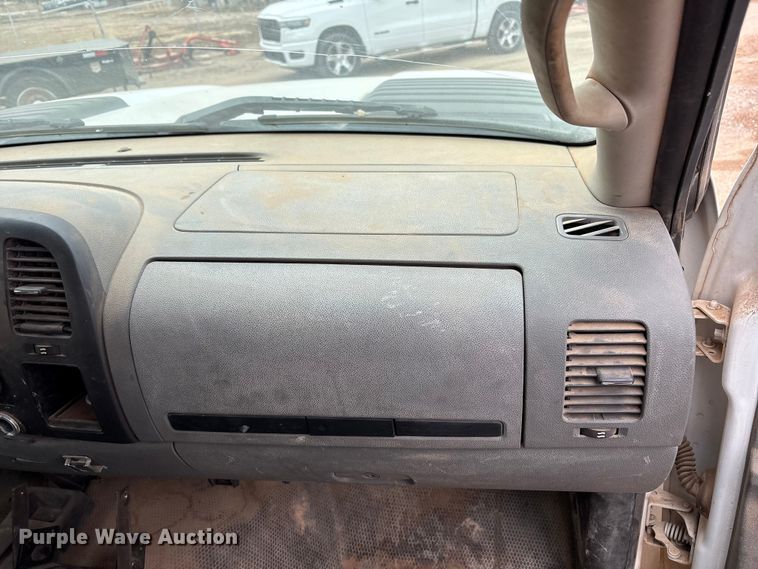 image for item EU4801 2013 Chevrolet Silverado 2500HD utility bed pickup truck