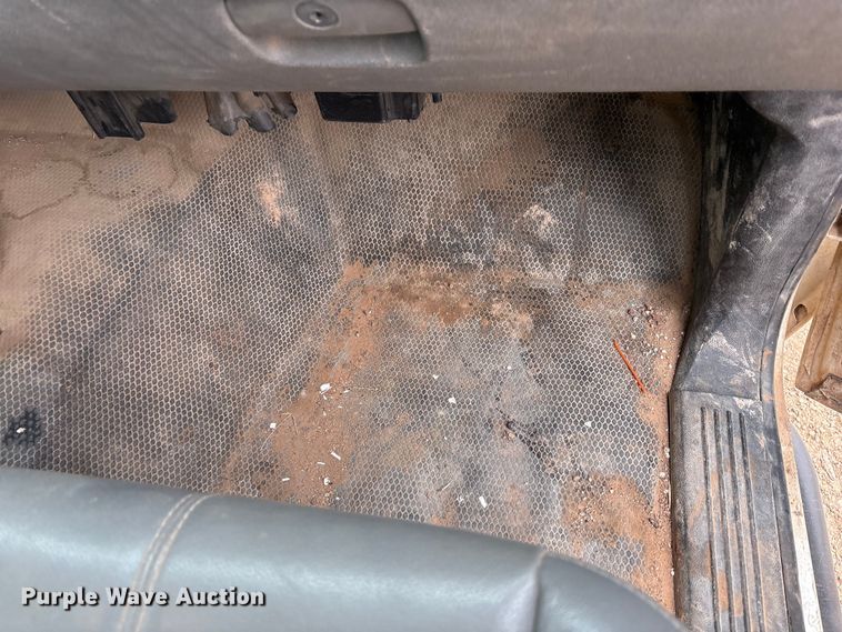 image for item EU4801 2013 Chevrolet Silverado 2500HD utility bed pickup truck