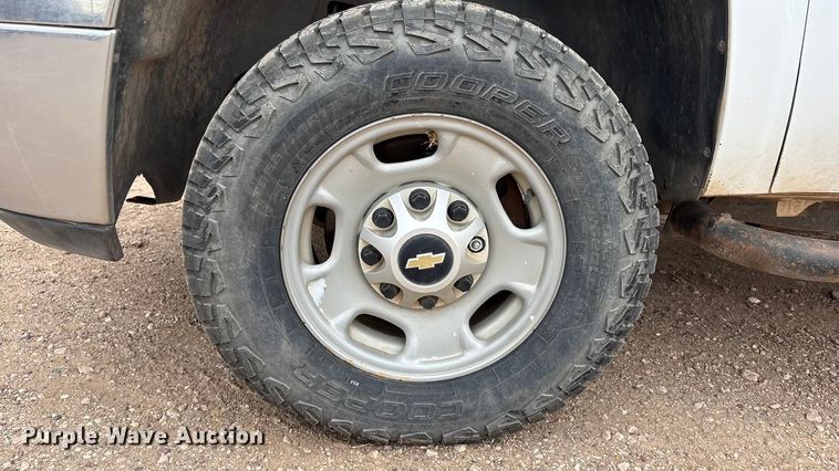 image for item EU4801 2013 Chevrolet Silverado 2500HD utility bed pickup truck