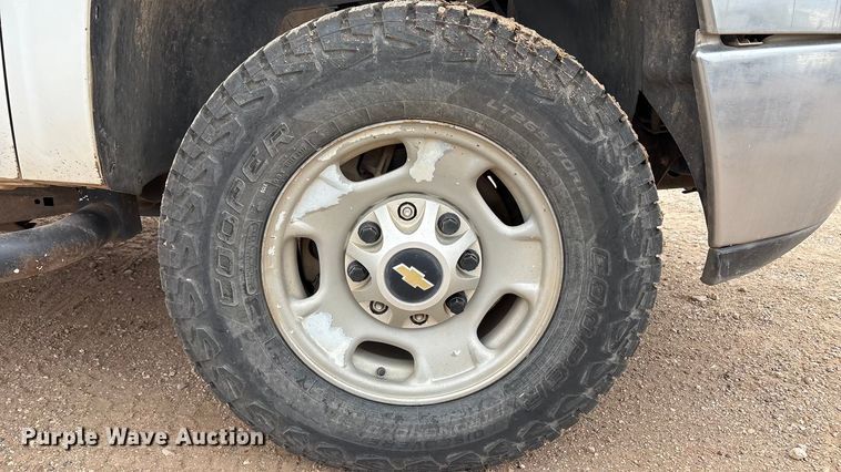 image for item EU4801 2013 Chevrolet Silverado 2500HD utility bed pickup truck