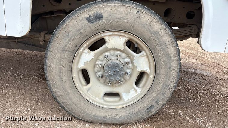 image for item EU4801 2013 Chevrolet Silverado 2500HD utility bed pickup truck