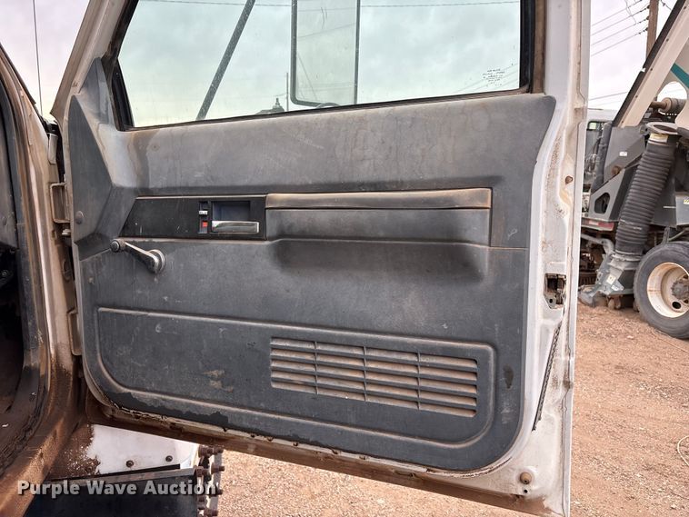 image for item EU4805 1998 Chevrolet C6500 dump truck