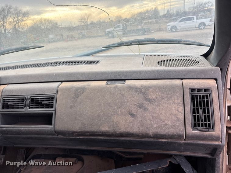 image for item EU4805 1998 Chevrolet C6500 dump truck