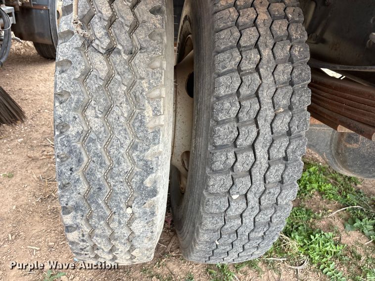 image for item EU4805 1998 Chevrolet C6500 dump truck