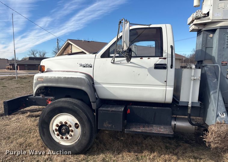 image for item EV2656 1990 GMC C7 digger derrick truck