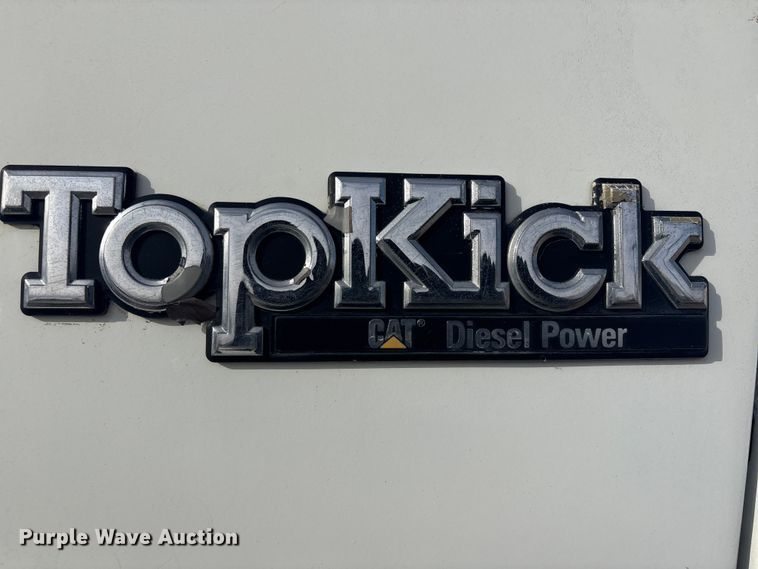 image for item EV2656 1990 GMC C7 digger derrick truck