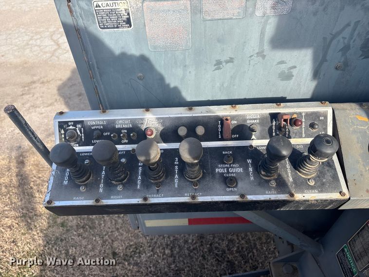 image for item EV2656 1990 GMC C7 digger derrick truck