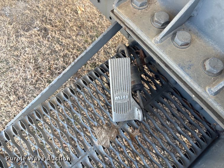 image for item EV2656 1990 GMC C7 digger derrick truck