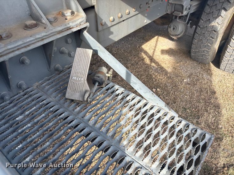 image for item EV2656 1990 GMC C7 digger derrick truck