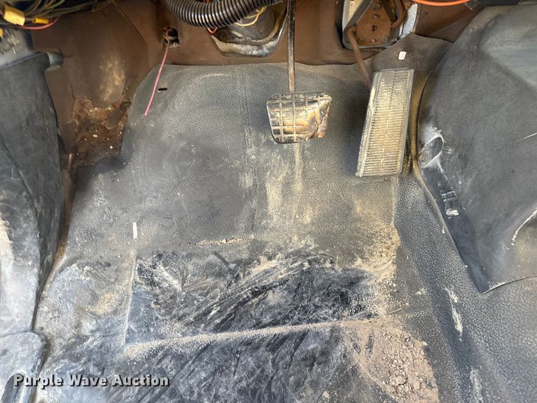 image for item EV2656 1990 GMC C7 digger derrick truck