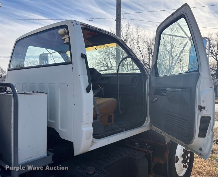 image for item EV2656 1990 GMC C7 digger derrick truck