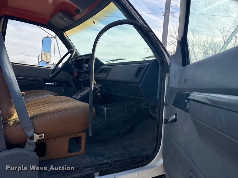 image for item EV2656 1990 GMC C7 digger derrick truck