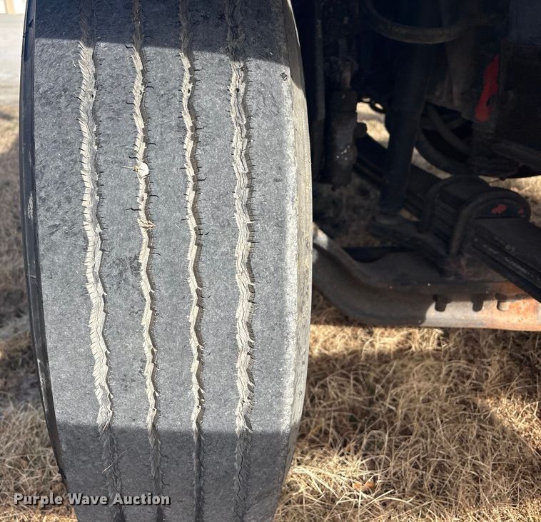 image for item EV2656 1990 GMC C7 digger derrick truck