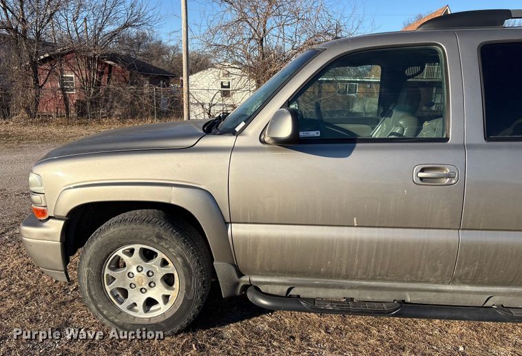 image for item EV2657 2002 Chevrolet Suburban SUV