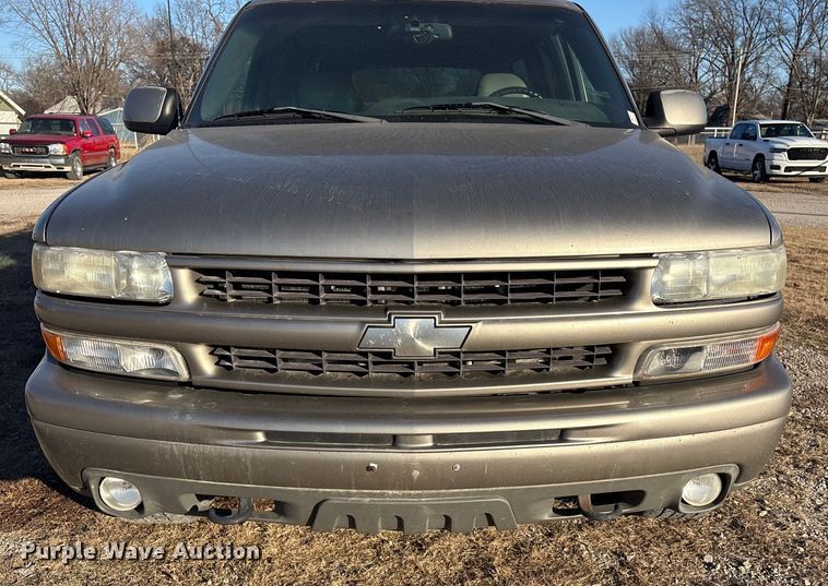 image for item EV2657 2002 Chevrolet Suburban SUV