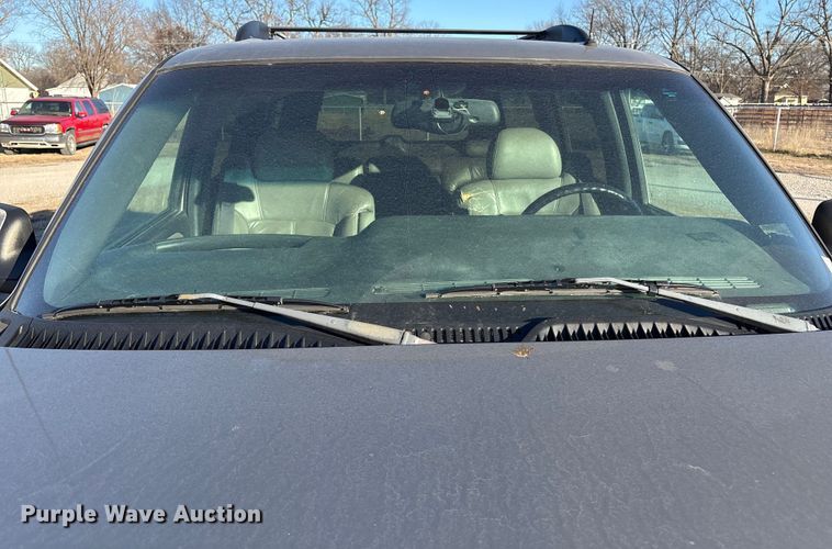 image for item EV2657 2002 Chevrolet Suburban SUV