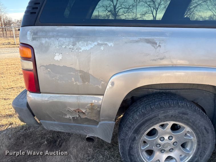 image for item EV2657 2002 Chevrolet Suburban SUV