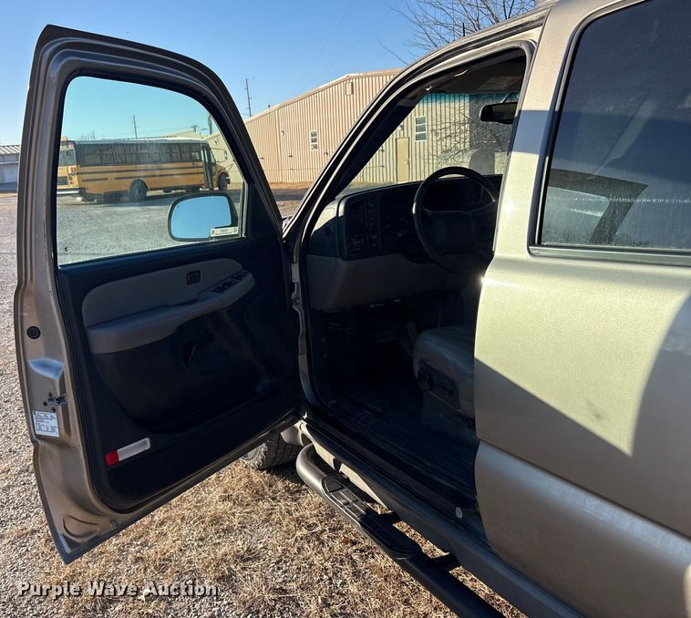 image for item EV2657 2002 Chevrolet Suburban SUV