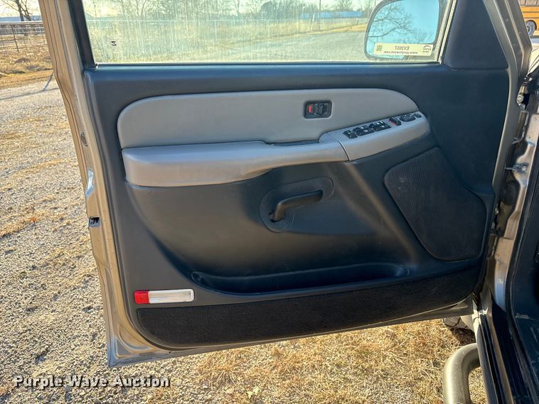 image for item EV2657 2002 Chevrolet Suburban SUV