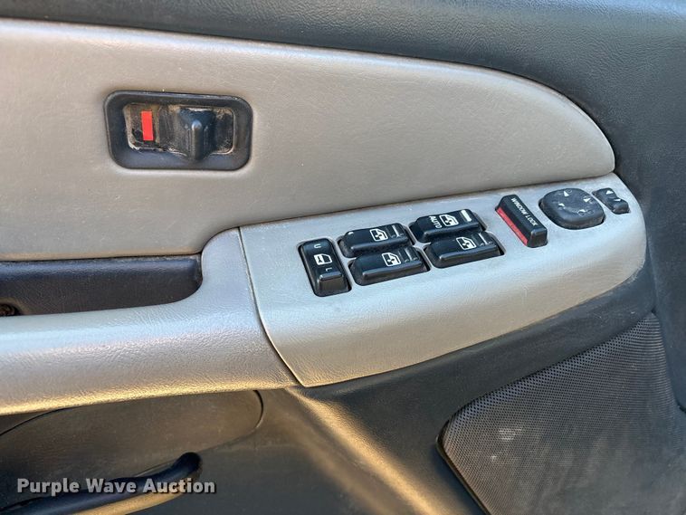 image for item EV2657 2002 Chevrolet Suburban SUV