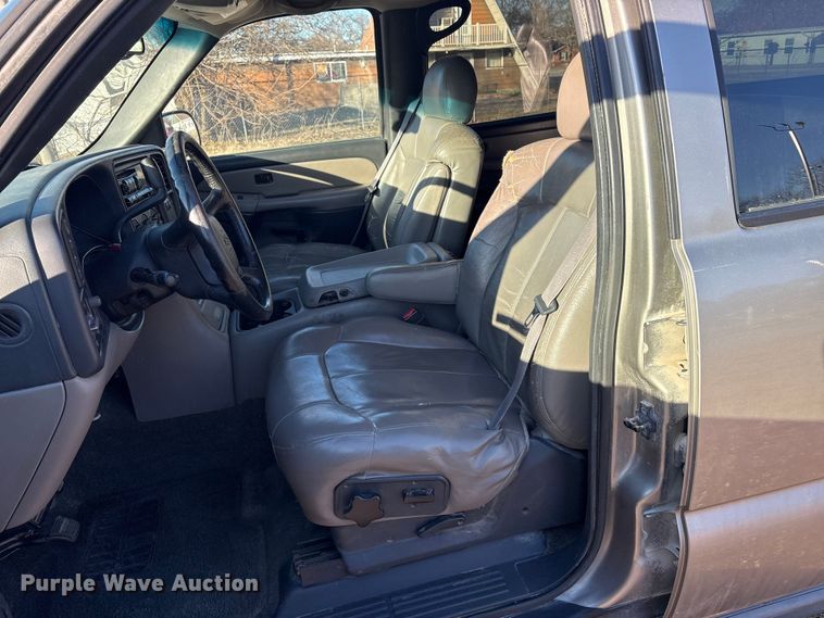 image for item EV2657 2002 Chevrolet Suburban SUV