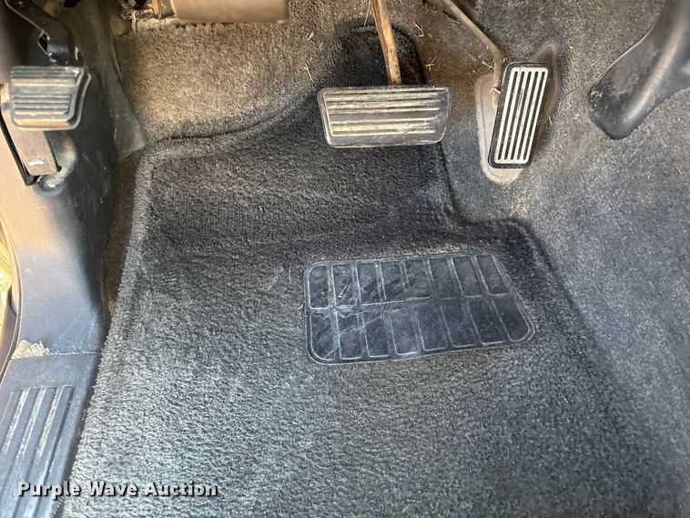 image for item EV2657 2002 Chevrolet Suburban SUV