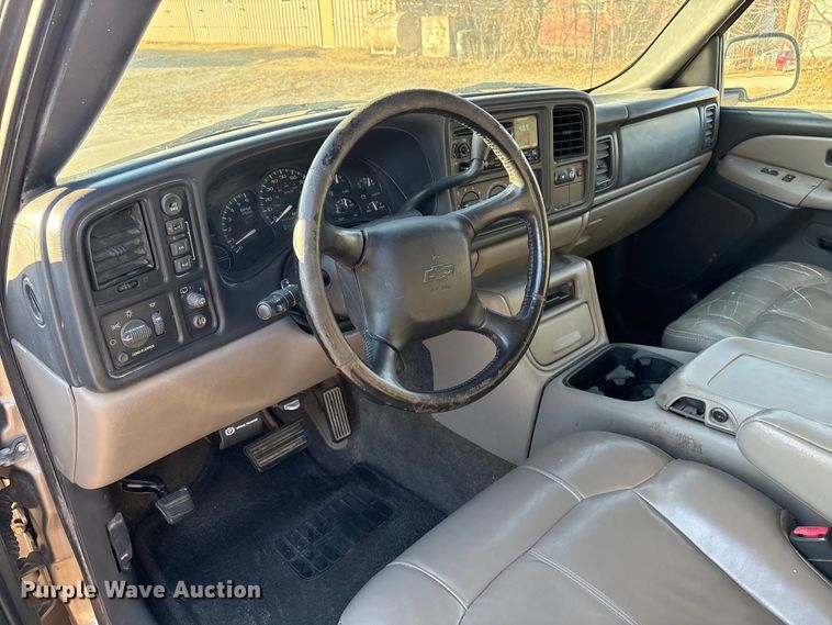 image for item EV2657 2002 Chevrolet Suburban SUV