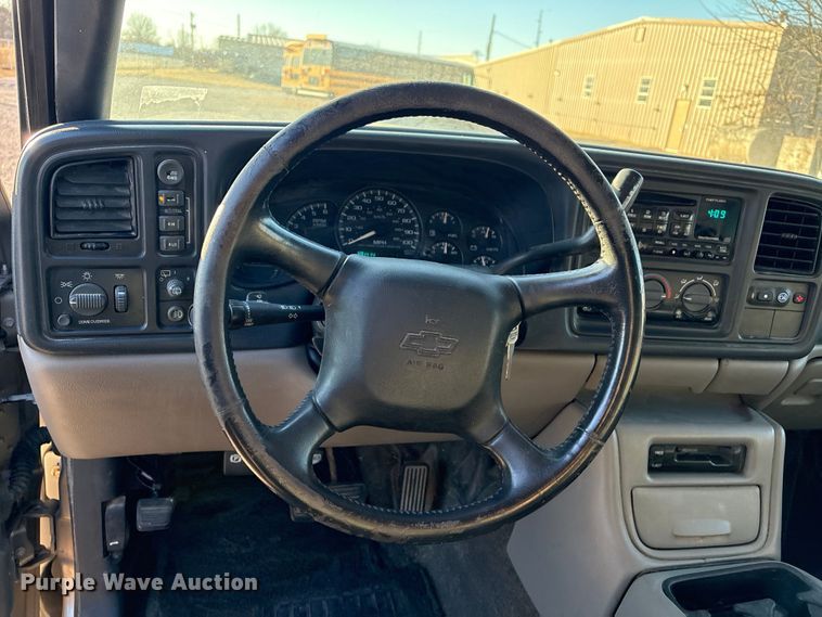 image for item EV2657 2002 Chevrolet Suburban SUV