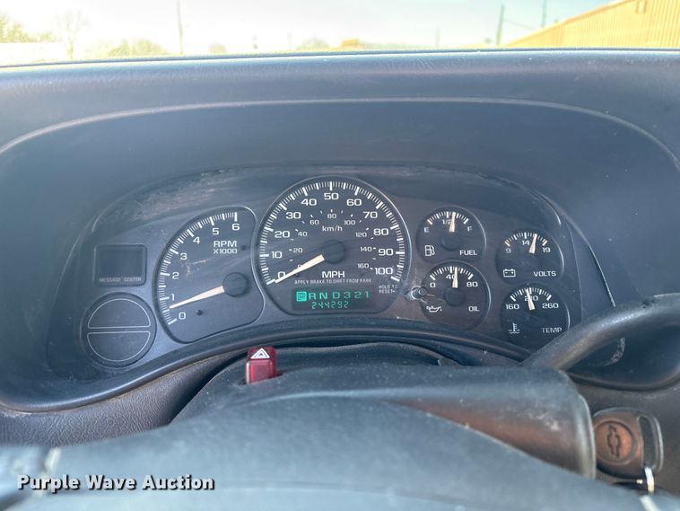 image for item EV2657 2002 Chevrolet Suburban SUV