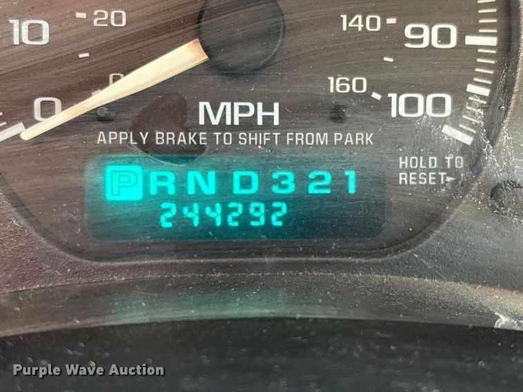 image for item EV2657 2002 Chevrolet Suburban SUV