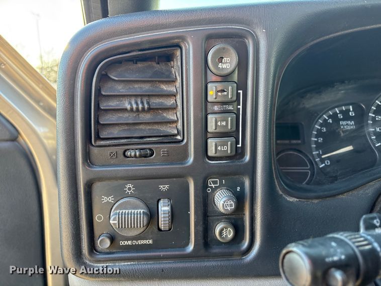 image for item EV2657 2002 Chevrolet Suburban SUV