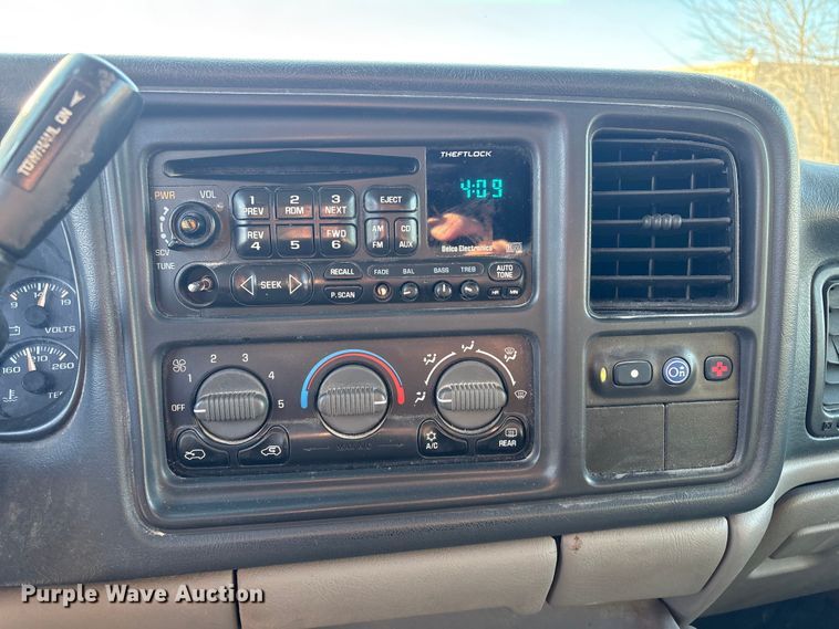 image for item EV2657 2002 Chevrolet Suburban SUV