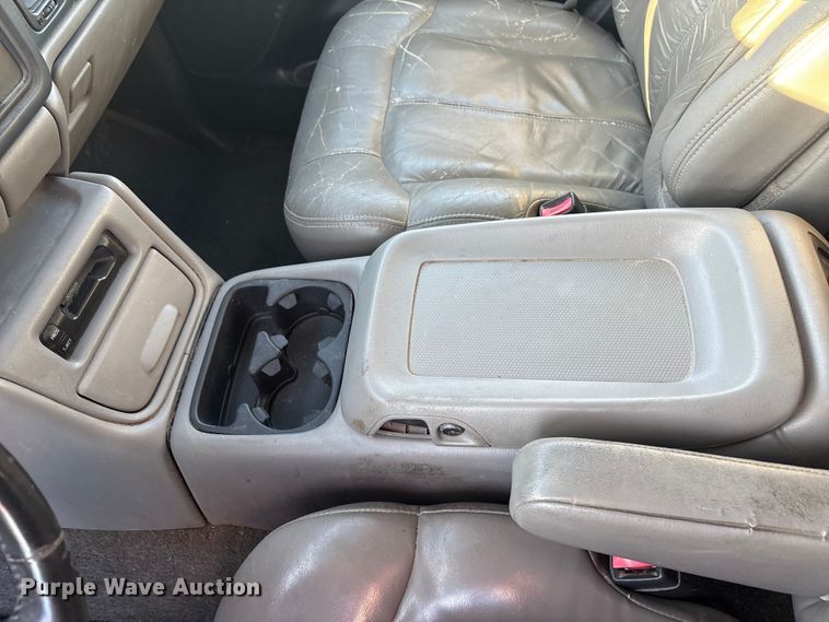 image for item EV2657 2002 Chevrolet Suburban SUV