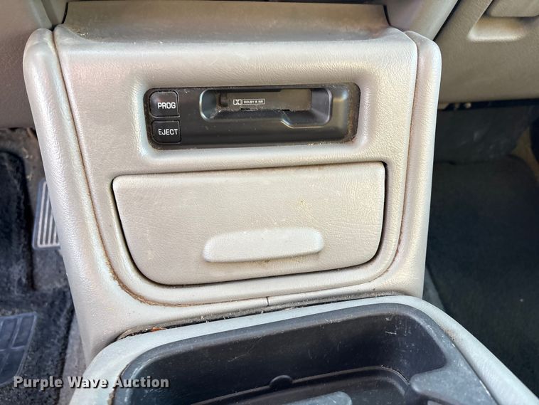 image for item EV2657 2002 Chevrolet Suburban SUV