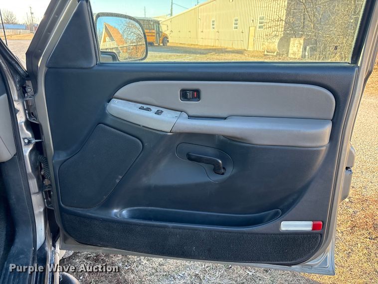 image for item EV2657 2002 Chevrolet Suburban SUV