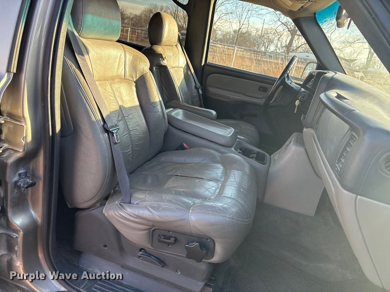 image for item EV2657 2002 Chevrolet Suburban SUV