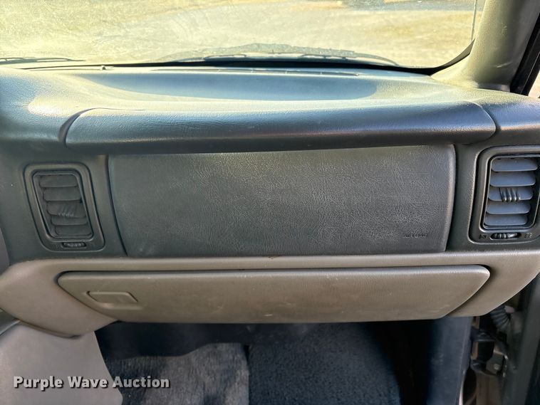 image for item EV2657 2002 Chevrolet Suburban SUV