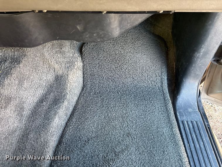 image for item EV2657 2002 Chevrolet Suburban SUV