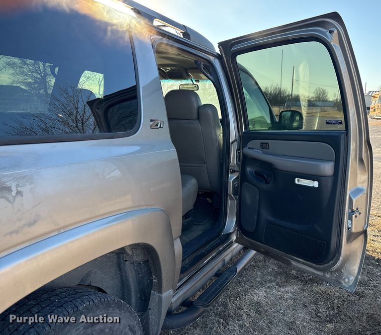 image for item EV2657 2002 Chevrolet Suburban SUV