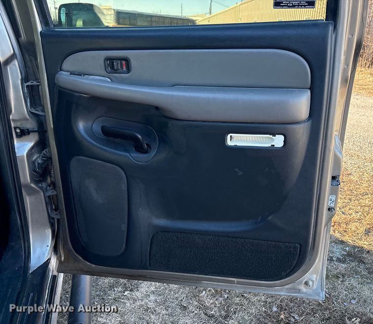 image for item EV2657 2002 Chevrolet Suburban SUV