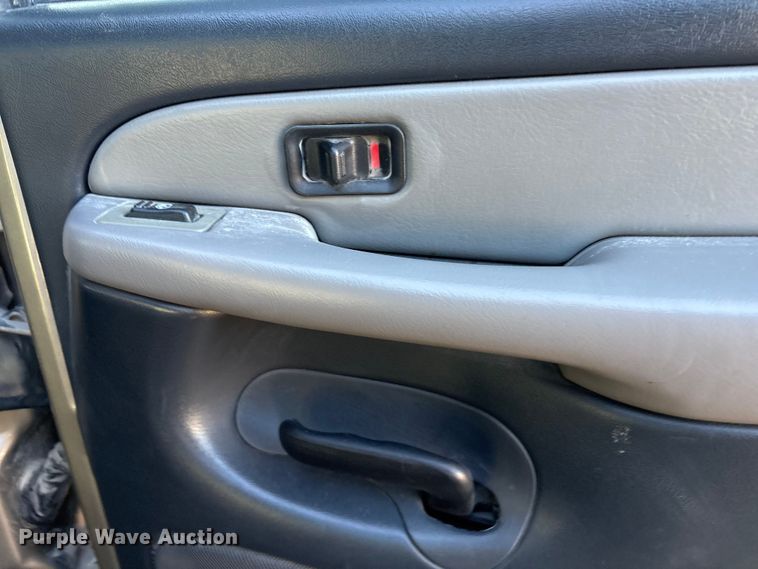 image for item EV2657 2002 Chevrolet Suburban SUV