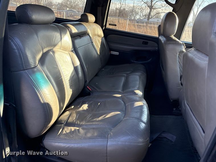 image for item EV2657 2002 Chevrolet Suburban SUV