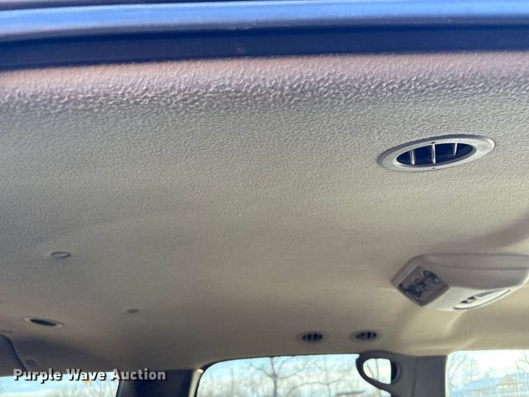 image for item EV2657 2002 Chevrolet Suburban SUV